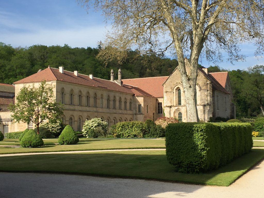 visite abbaye de fontenay avec location vélo vallée de l'ozerain